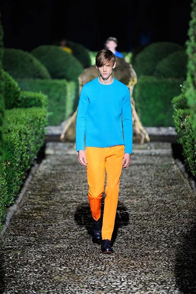 Look 1